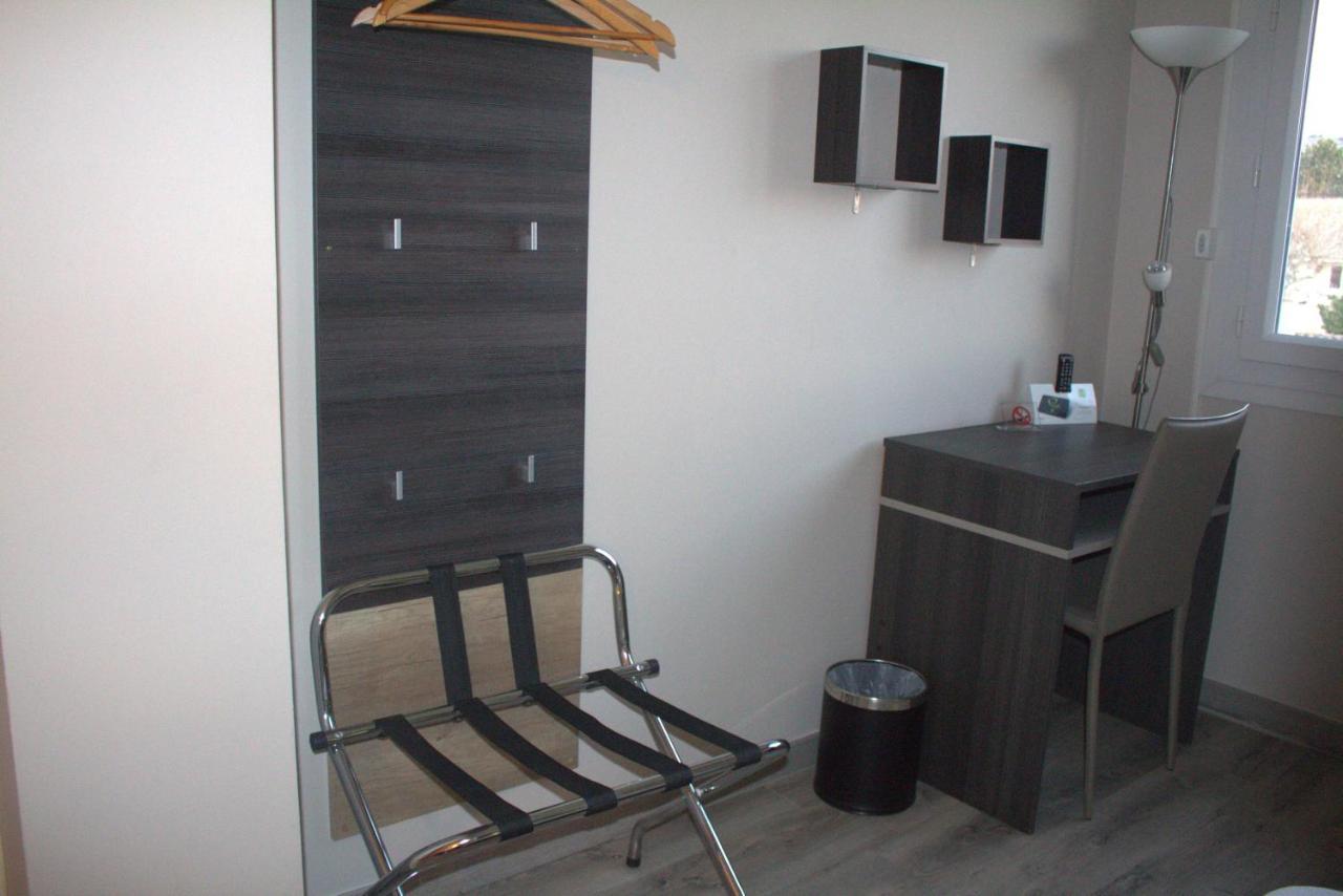 Logis Hotel Le Clement V Рокмор Екстериор снимка