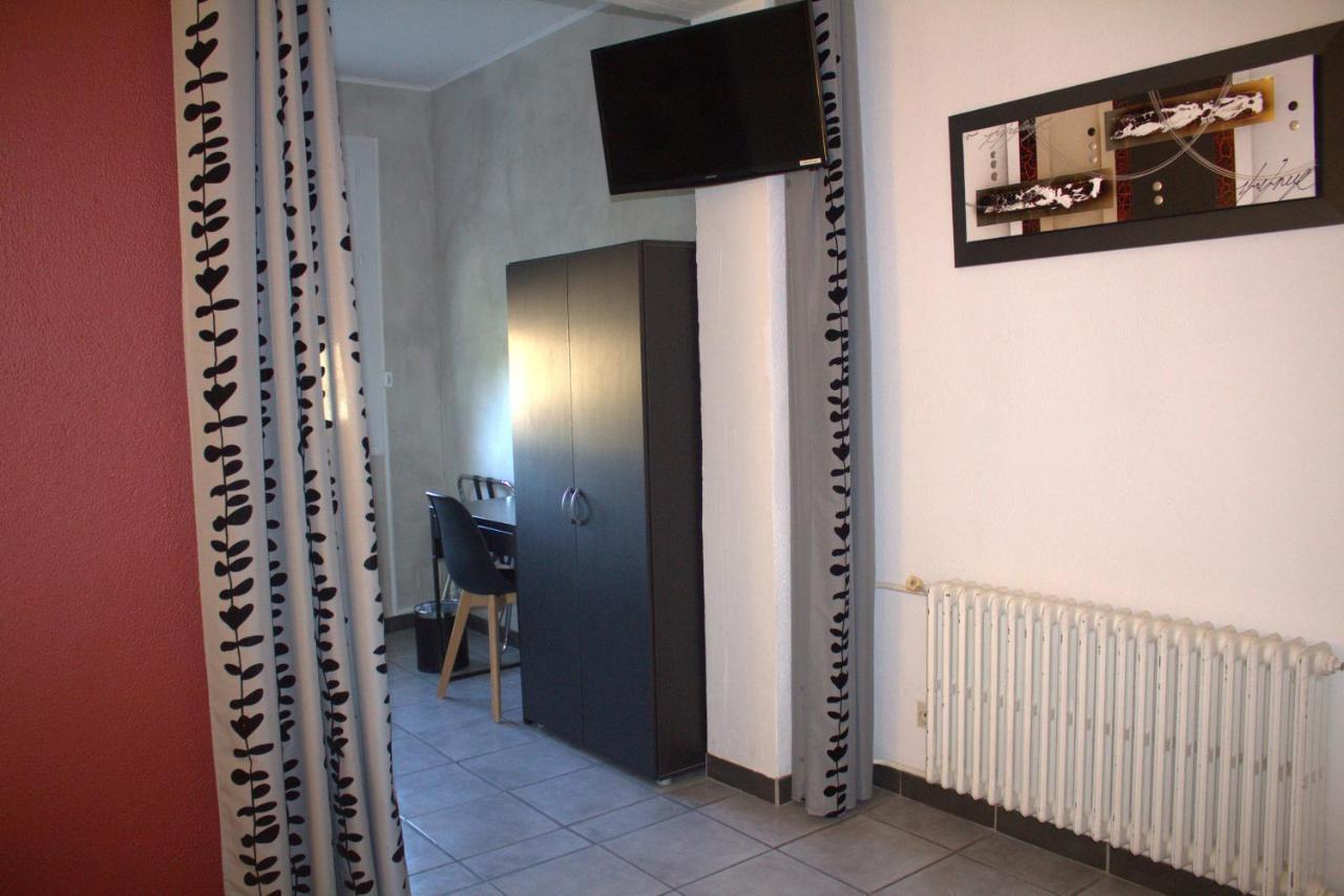 Logis Hotel Le Clement V Рокмор Екстериор снимка