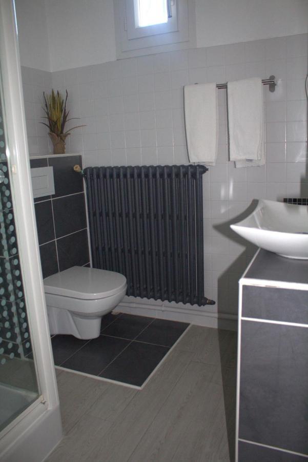 Logis Hotel Le Clement V Рокмор Екстериор снимка