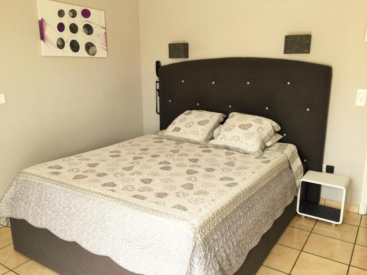 Logis Hotel Le Clement V Рокмор Екстериор снимка