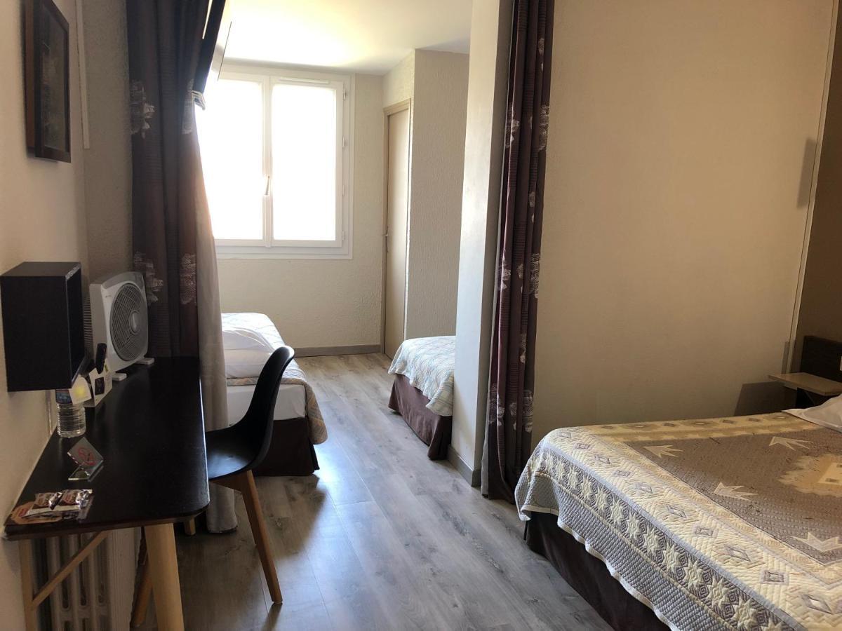 Logis Hotel Le Clement V Рокмор Екстериор снимка