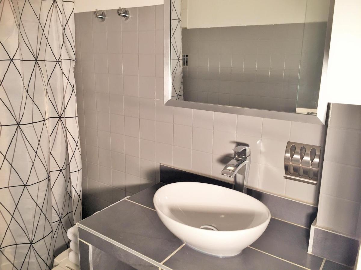 Logis Hotel Le Clement V Рокмор Екстериор снимка