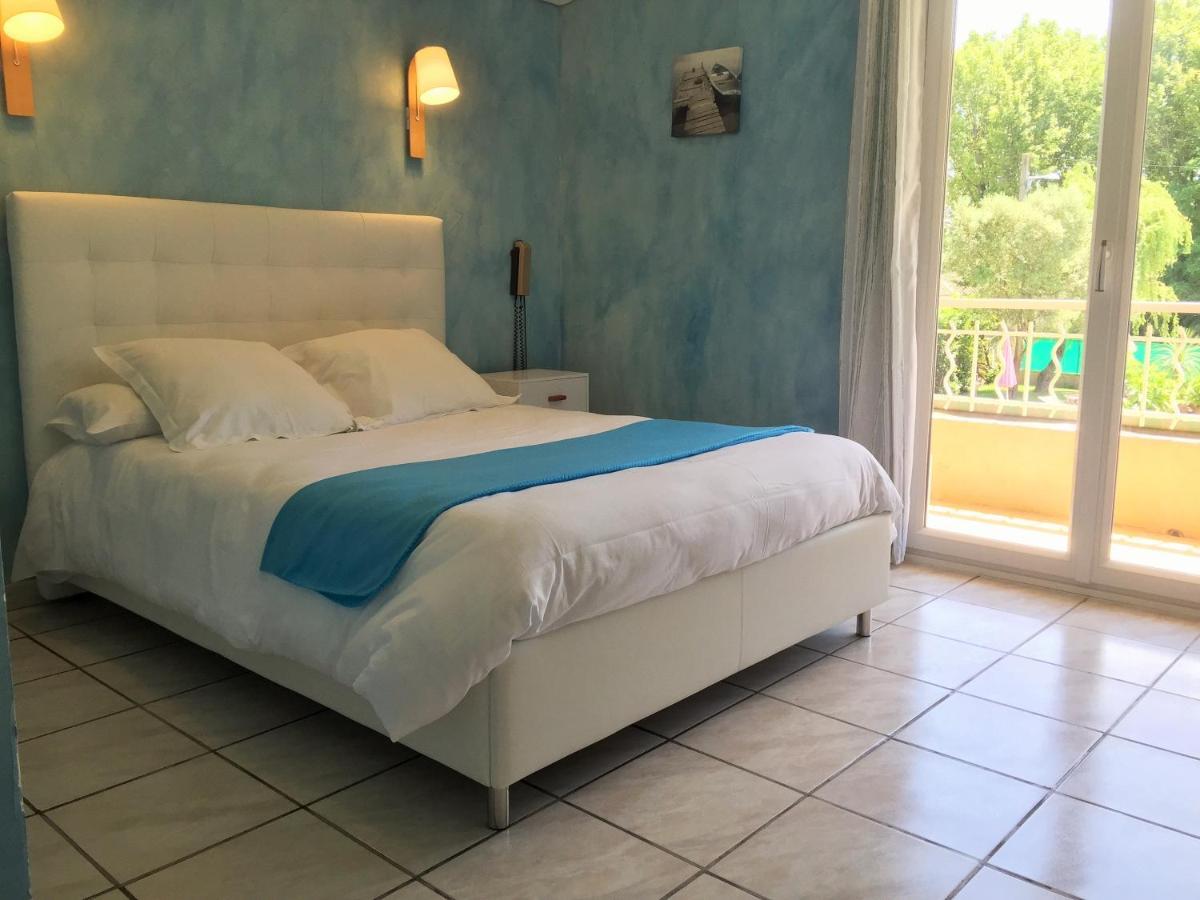 Logis Hotel Le Clement V Рокмор Екстериор снимка