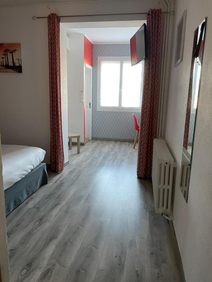 Logis Hotel Le Clement V Рокмор Екстериор снимка