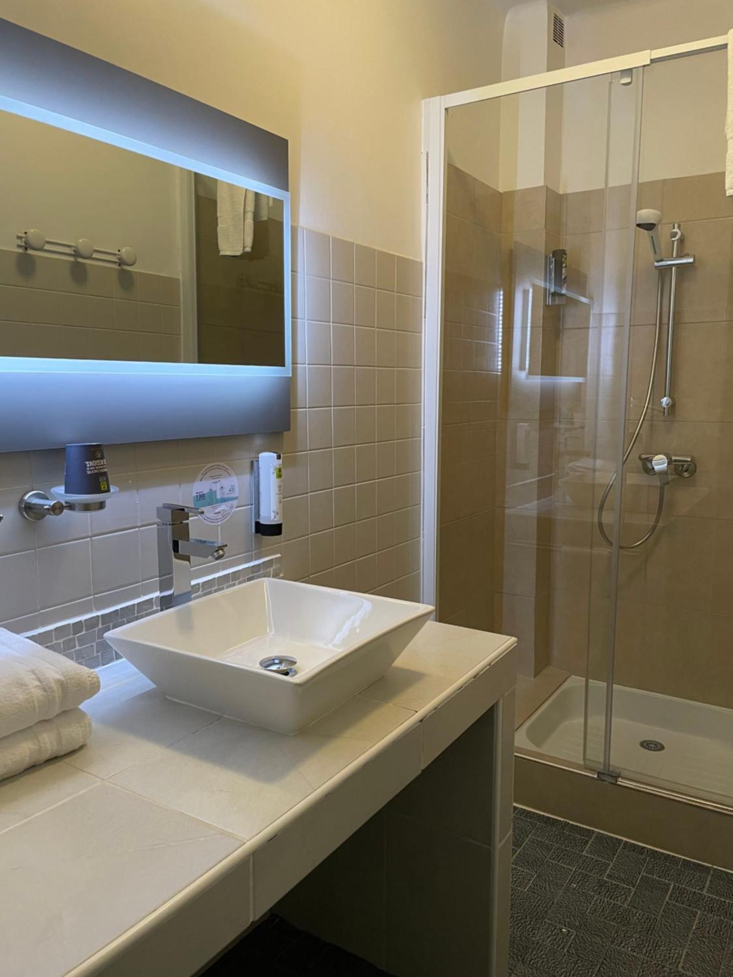 Logis Hotel Le Clement V Рокмор Екстериор снимка