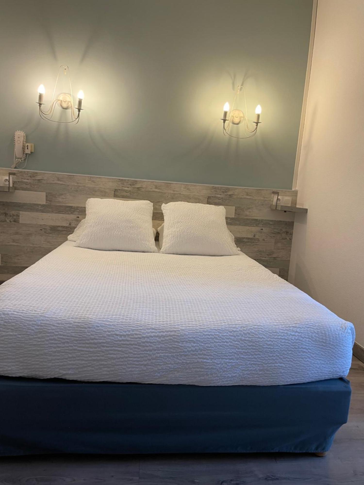 Logis Hotel Le Clement V Рокмор Екстериор снимка
