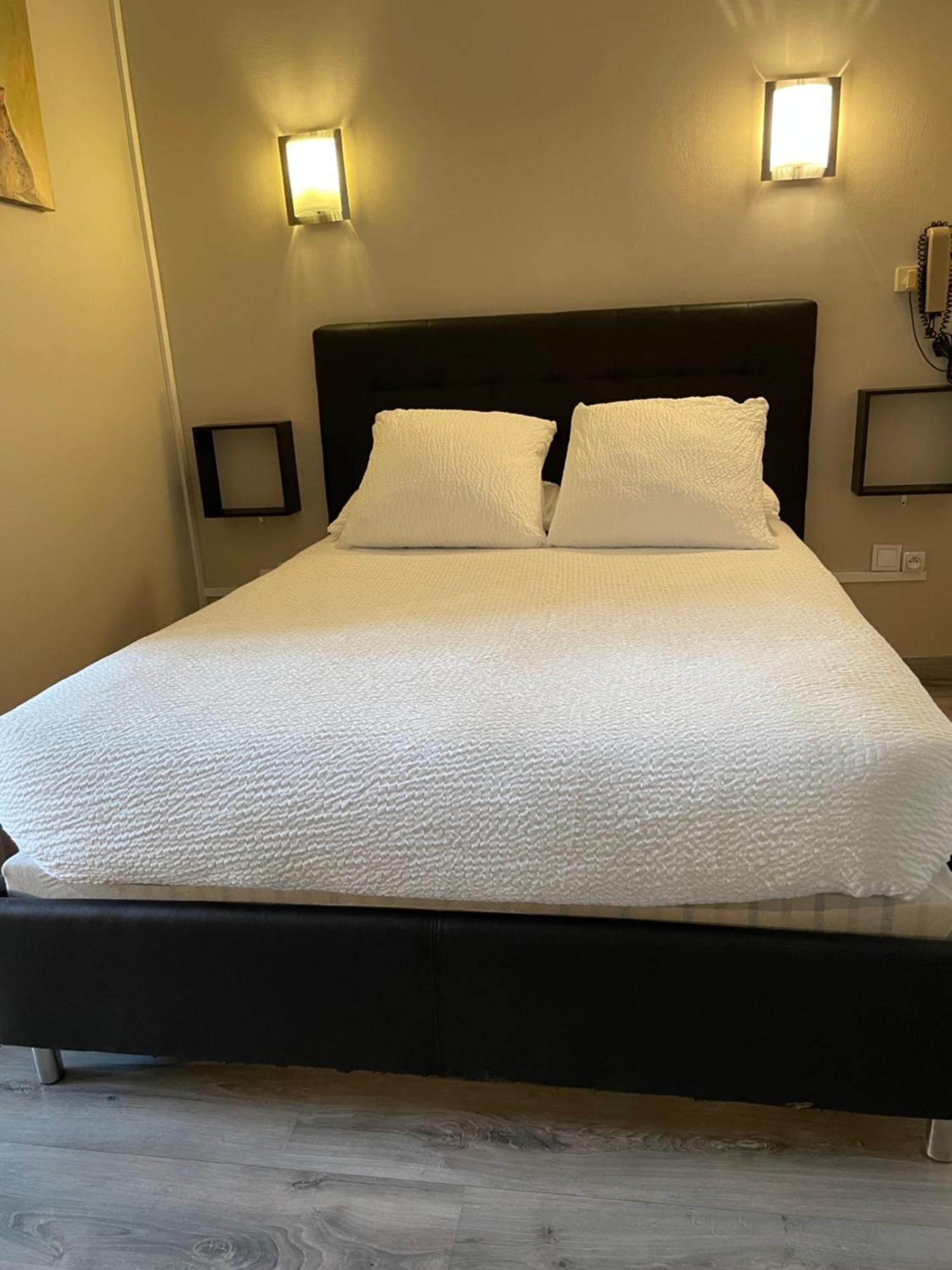 Logis Hotel Le Clement V Рокмор Екстериор снимка