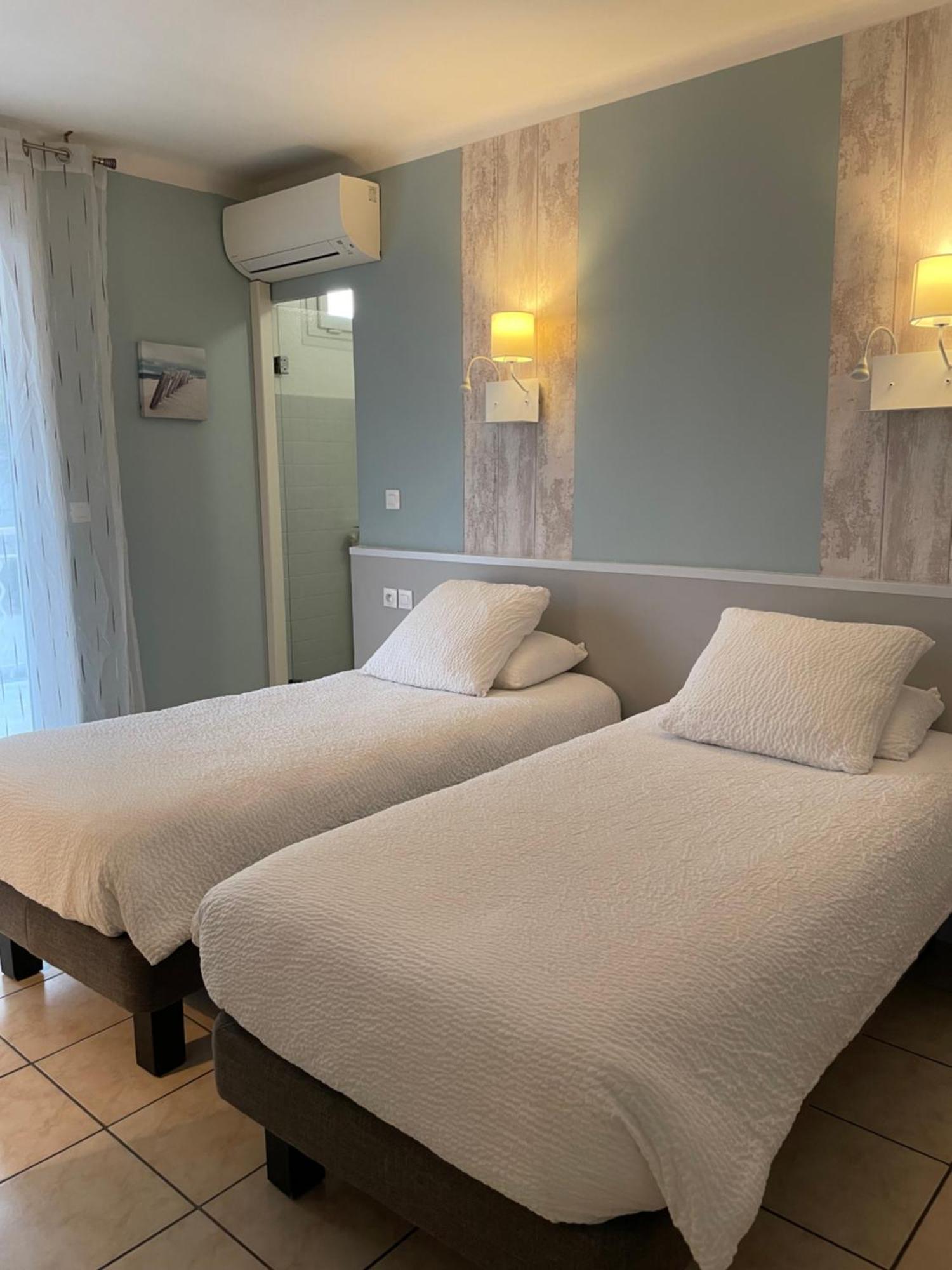 Logis Hotel Le Clement V Рокмор Екстериор снимка