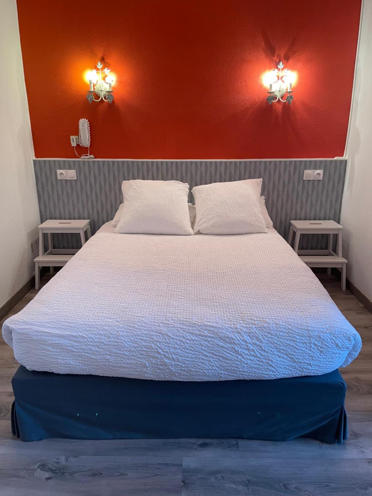 Logis Hotel Le Clement V Рокмор Екстериор снимка