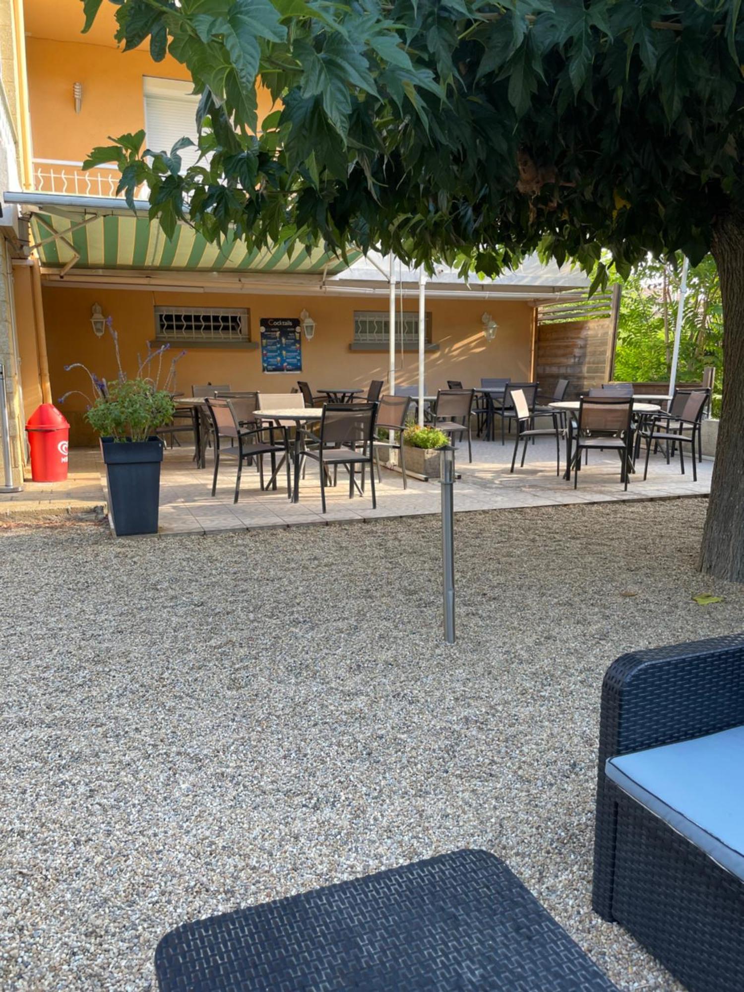 Logis Hotel Le Clement V Рокмор Екстериор снимка