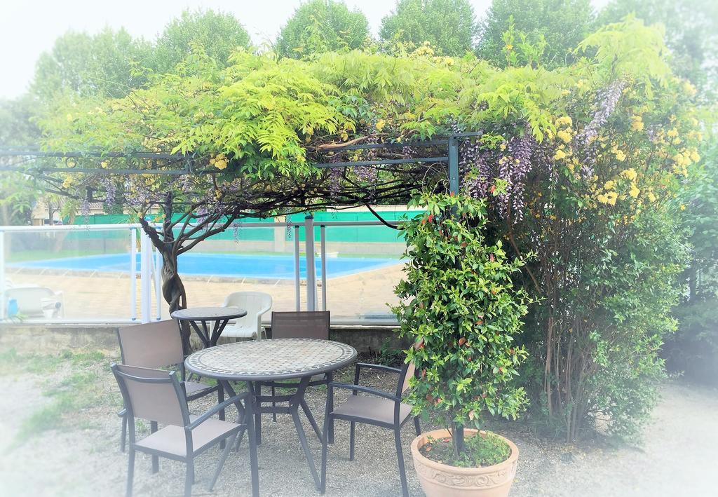 Logis Hotel Le Clement V Рокмор Екстериор снимка