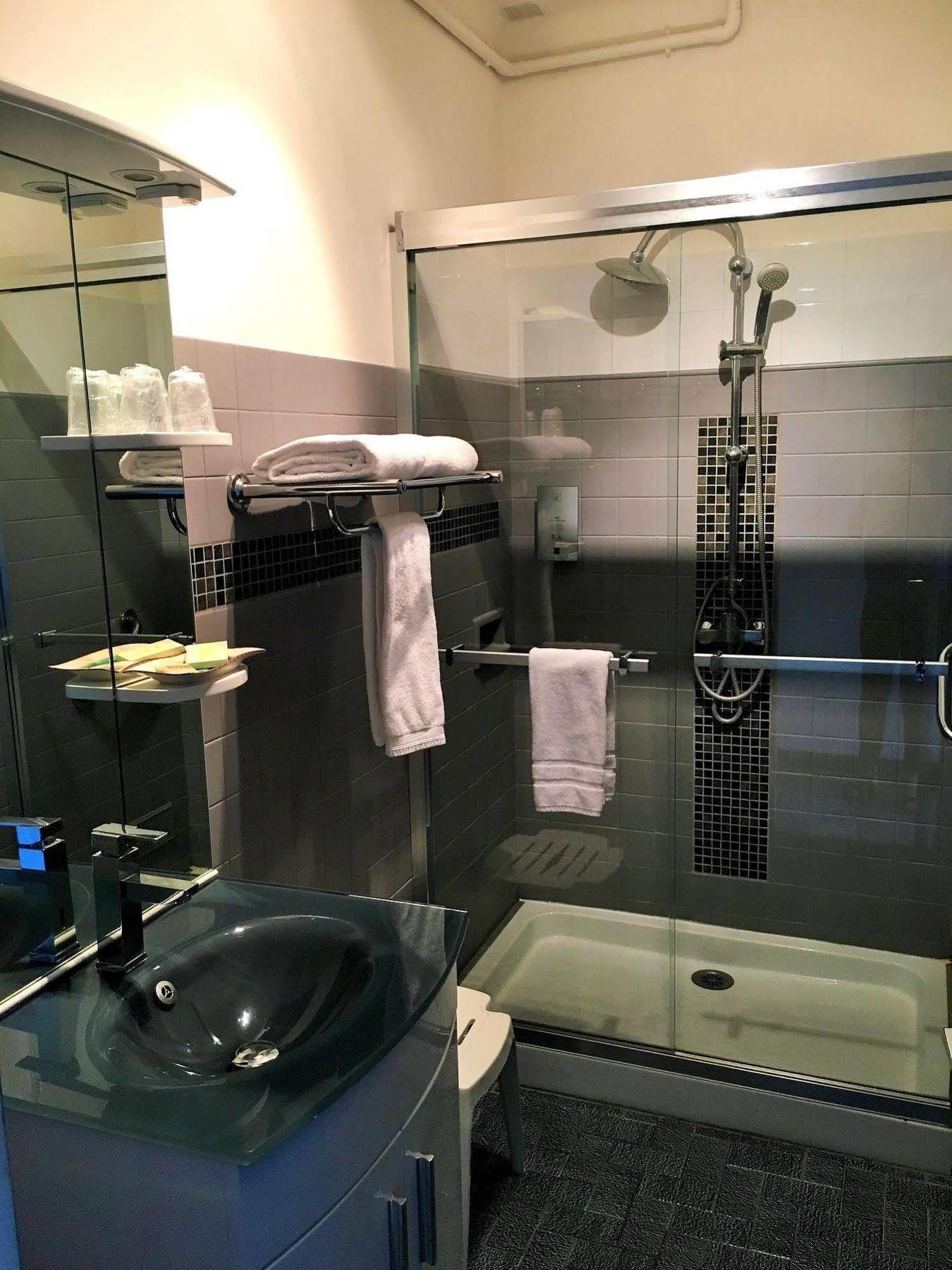 Logis Hotel Le Clement V Рокмор Екстериор снимка