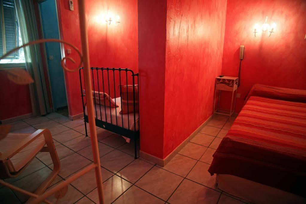 Logis Hotel Le Clement V Рокмор Екстериор снимка